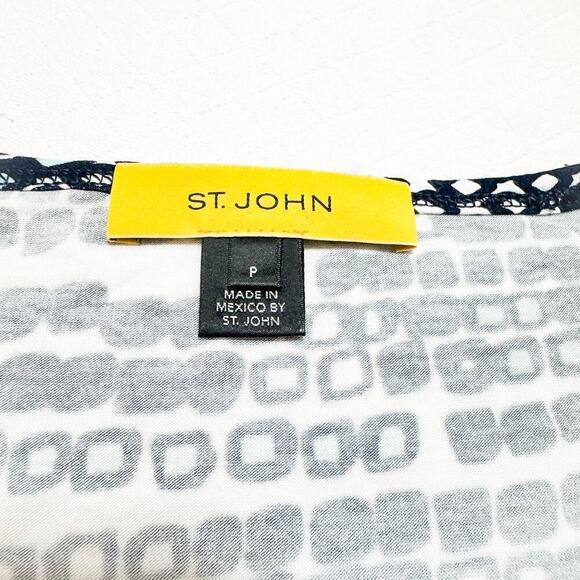 St. John Patterned Geometric V-Neck Short Sleeve Top Black White Blue Size Small - Picture 3 of 5